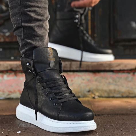 Men's designer shoes: sneakers, boots.